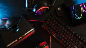 Cómo equipar tu escritorio gamer: 5 recomendaciones clave Cómo equipar tu escritorio gamer: 5 recomendaciones clave